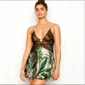 Victoria's Secret Satin Lace Slip Leaf Print, Size XL